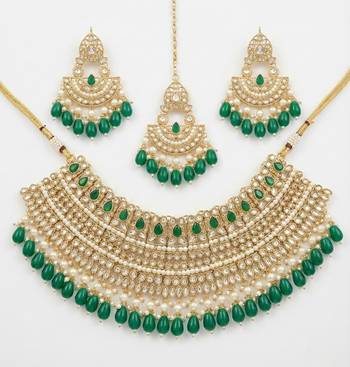 Traditional gold plated emerald green kundan choker Necklace :: set with maang tikka & earrings for bridal wedding wear 3