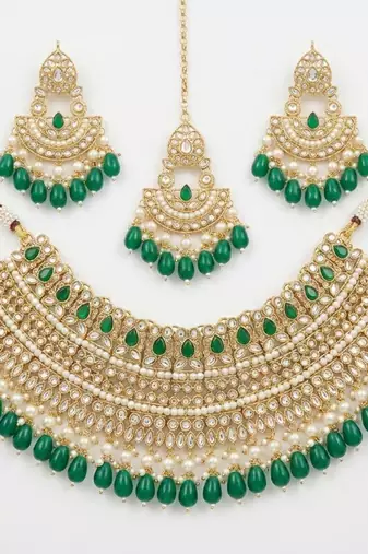 Traditional gold plated emerald green kundan choker Necklace :: set with maang tikka & earrings for bridal wedding wear