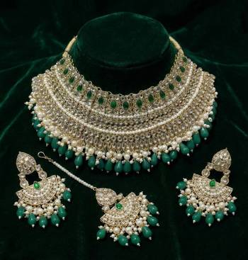 Traditional gold plated emerald green kundan choker Necklace :: set with maang tikka & earrings for bridal wedding wear 4