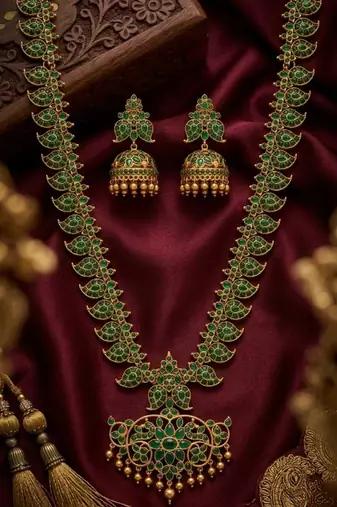 Elegant green matte gold-plated kemp mango haram Necklace :: set with jhumkas