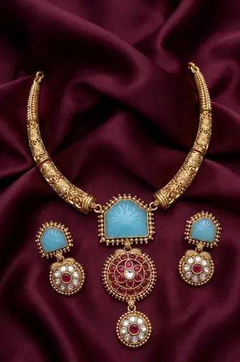 Handcrafted gold-plated ethnic Necklace :: set with firozicarved stones & floral pendant - bridal wedding jewelry