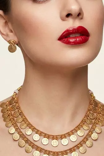 Exquisite gold-plated lakshmi coin temple jewelry set - traditional kaasu mala Necklace :: & earrings