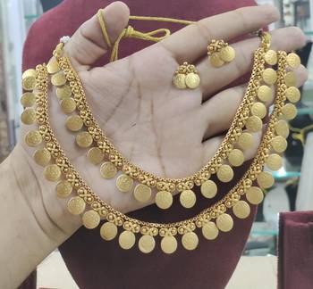 Exquisite gold-plated lakshmi coin temple jewelry set - traditional kaasu mala Necklace :: & earrings 4
