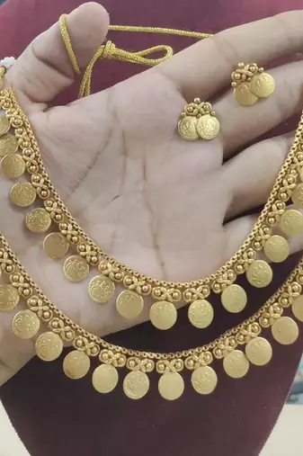 Exquisite gold-plated lakshmi coin temple jewelry set - traditional kaasu mala Necklace :: & earrings