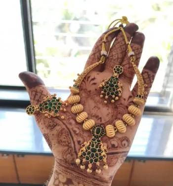 Traditional green stone Necklace :: set with matching earrings 4