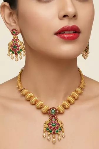 Traditional green stone Necklace :: set with matching earrings