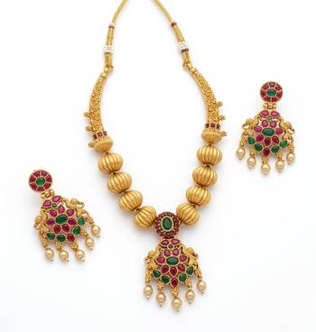 Traditional green stone Necklace :: set with matching earrings 4