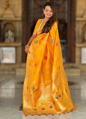 Designer yellow zari weaving work banarasi silk saree 3