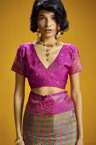  pure silk blend saree with checks pattern & matching blouse