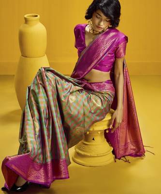  pure silk blend saree with checks pattern & matching blouse 5