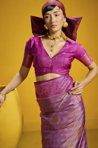  pure silk blend saree with checks pattern & matching blouse