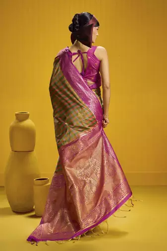  pure silk blend saree with checks pattern & matching blouse