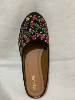 black floral embroidered ethnic flats for women 2
