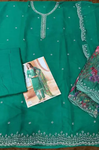 D green chiffon suit with digiral printed & beats 