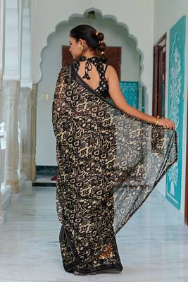 black chiffon saree with ikkat print & unstitched blouse piece for women 2
