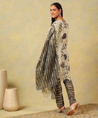 Saanvi monochrome geometric block print suit set 2