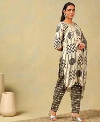 Saanvi monochrome geometric block print suit set 3