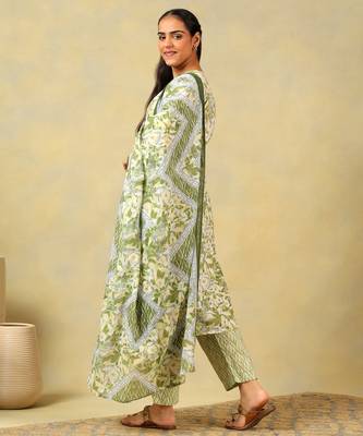 Navya olive foliage suit set 3