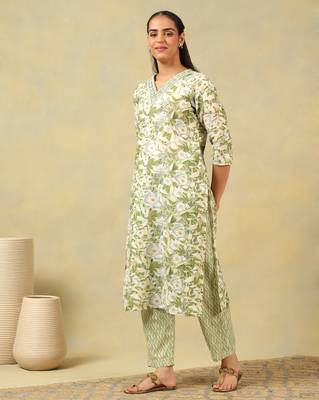 Navya olive foliage suit set 4
