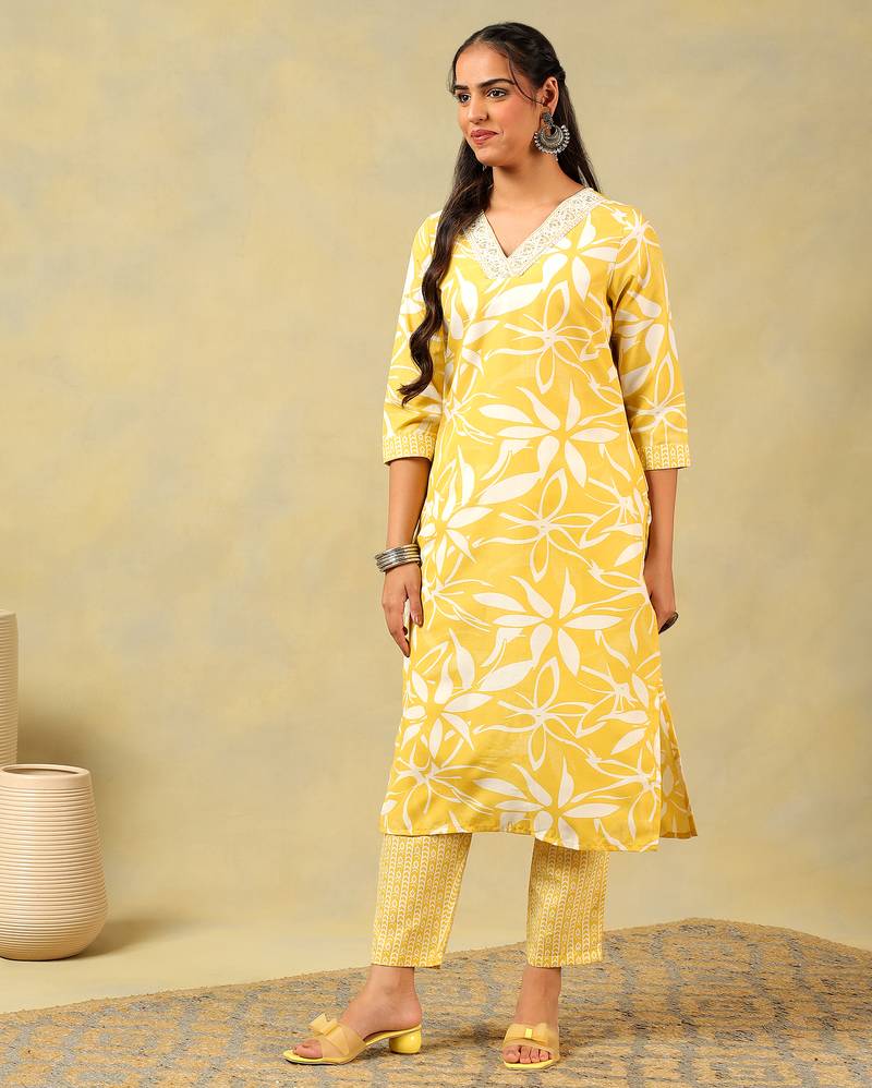 Rhea yellow leaf suit set