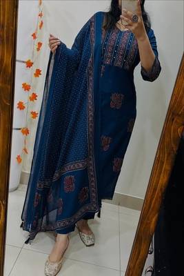 Floral embroidered  cotton v neck blue kurta trouser & dupatta set 2