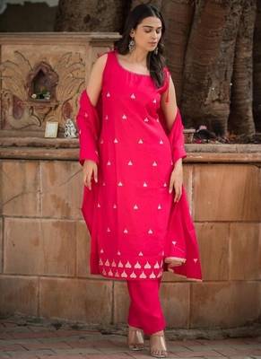Floral embroidered cotton boat neck pink kurta trouser & dupatta set 4