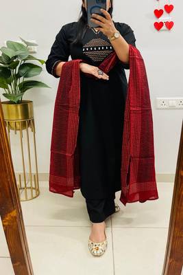 Floral embroidered  cotton round neck black kurta trouser & dupatta set 3