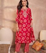 Women pink cotton blend floral printed straight kurta trouser with dupatta