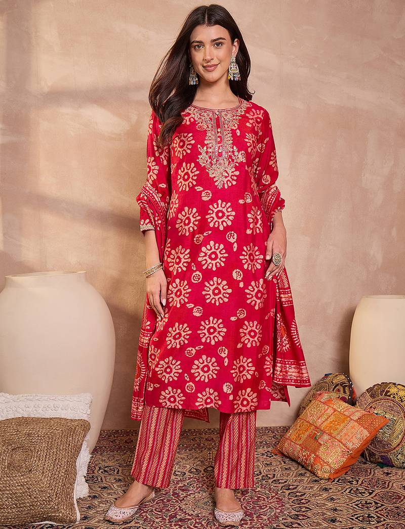 Women pink cotton blend floral printed straight kurta trouser with dupatta