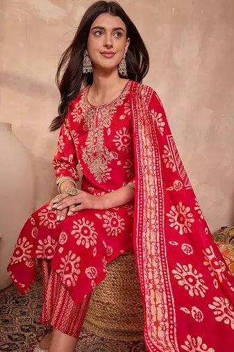 Women pink cotton blend floral printed straight kurta trouser with dupatta