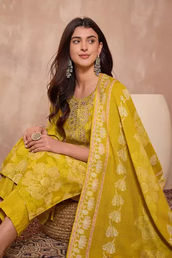 Women yellow  floral printed straight kurta trouser with dupatta