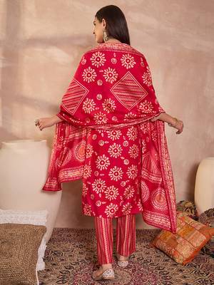 Women pink cotton blend floral printed straight kurta trouser with dupatta 4