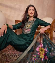 Women green silk blend solid embroidered straight kurta trouser with dupatta