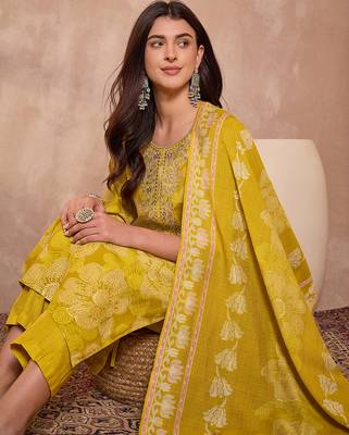 Women yellow  floral printed straight kurta trouser with dupatta 3