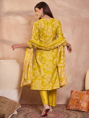 Women yellow  floral printed straight kurta trouser with dupatta 4