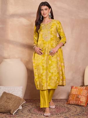 Women yellow  floral printed straight kurta trouser with dupatta 5