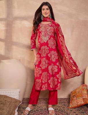 Women pink  floral printed straight kurta trouser with dupatta 5