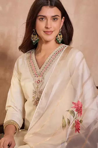 Women off white silk blend solid embroidered straight kurta trouser with dupatta