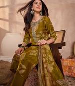 Women green silk blend floral printed straight kurta trouser with dupatta