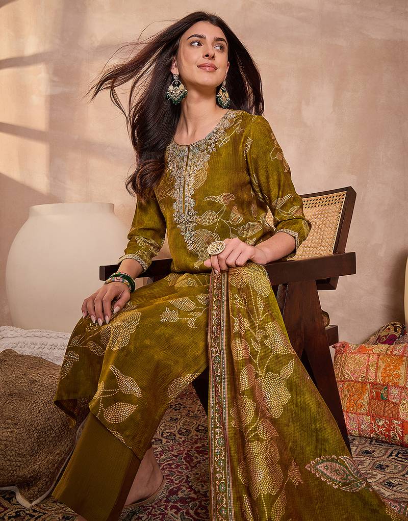 Women green silk blend floral printed straight kurta trouser with dupatta