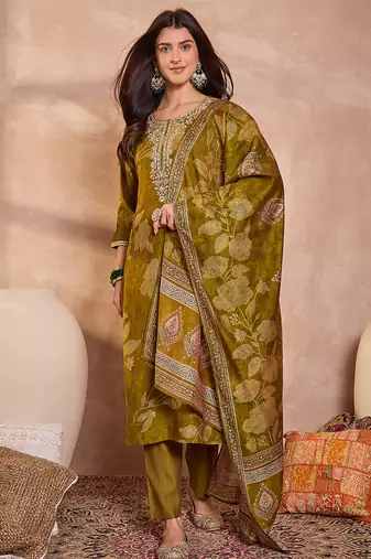 Women green silk blend floral printed straight kurta trouser with dupatta