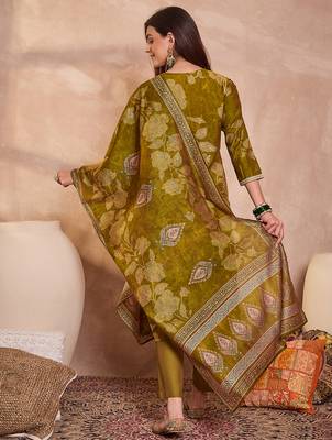 Women green silk blend floral printed straight kurta trouser with dupatta 4