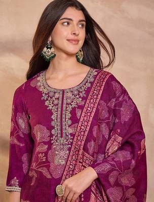 Women purple silk blend floral printed straight kurta trouser with dupatta 2