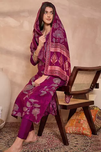 Women purple silk blend floral printed straight kurta trouser with dupatta