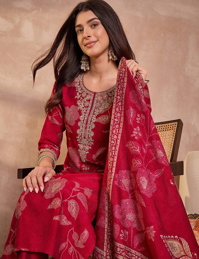 Women pink silk blend floral printed straight kurta trouser with dupatta