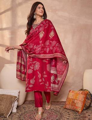 Women pink silk blend floral printed straight kurta trouser with dupatta 2