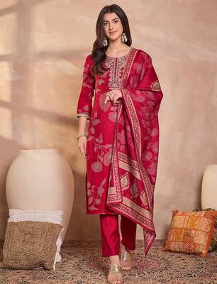 Women pink silk blend floral printed straight kurta trouser with dupatta 3