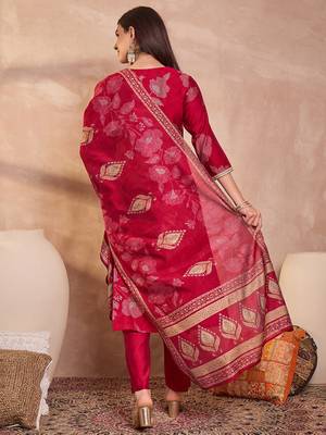 Women pink silk blend floral printed straight kurta trouser with dupatta 4