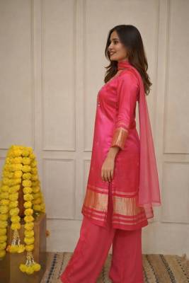 pink stylish viscose kurta palazzo set with embroidery yoke & dupatta 2