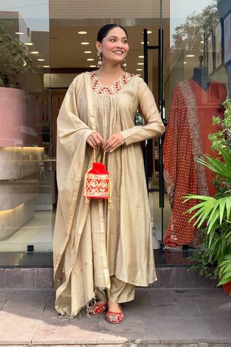 Women's stylish embroidered  chanderi kurta set with pant & dupatta